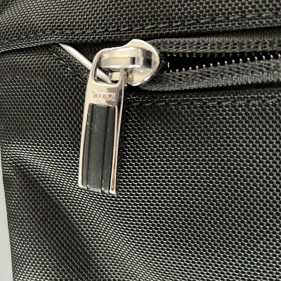 TUMI garment bag and suitcase with shoulder strap. Leather handles. Used once. - Picture 13 of 13